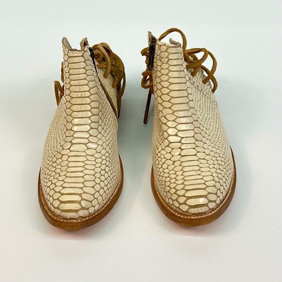 FREEBIRD JOJO Boot. WHITE LEATHER SNAKE BACK LACE ANKLE BOOT SZ 8 NWOB - Picture 9 of 14